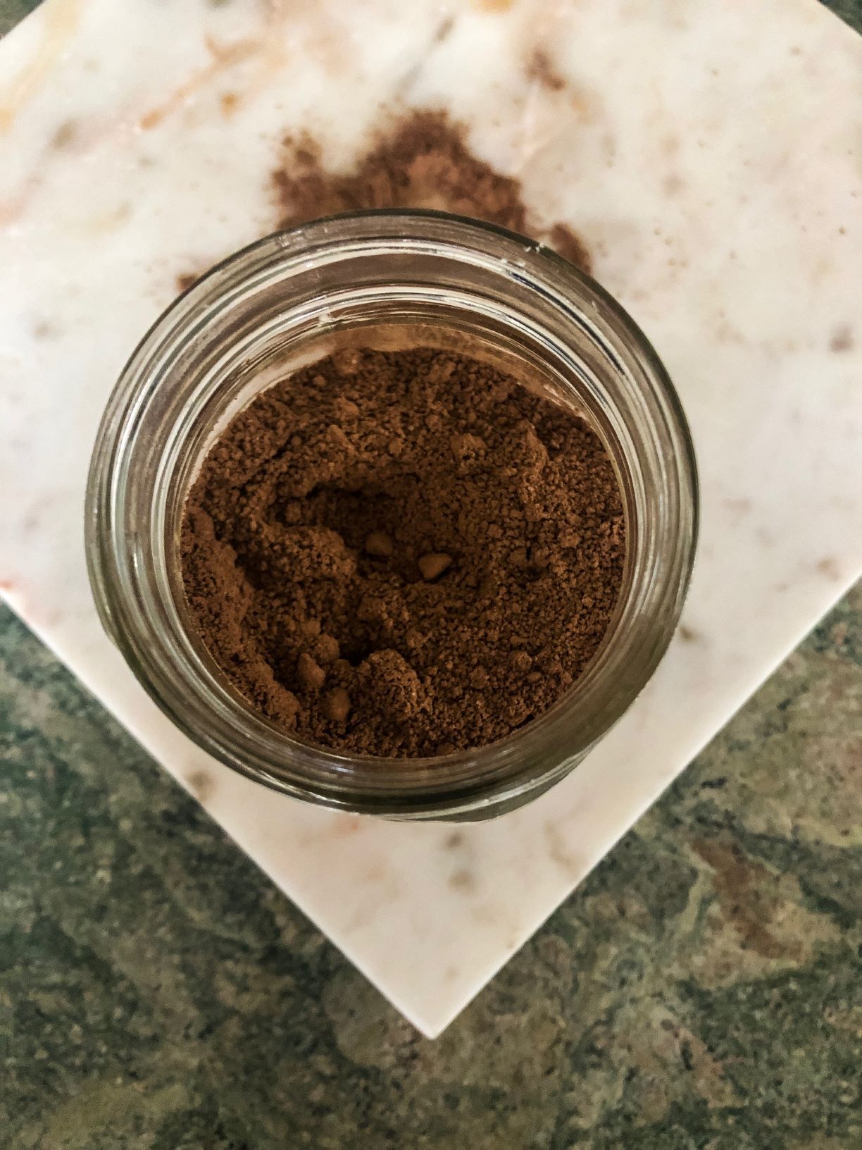 overview of mason jar of hot chocolate mix