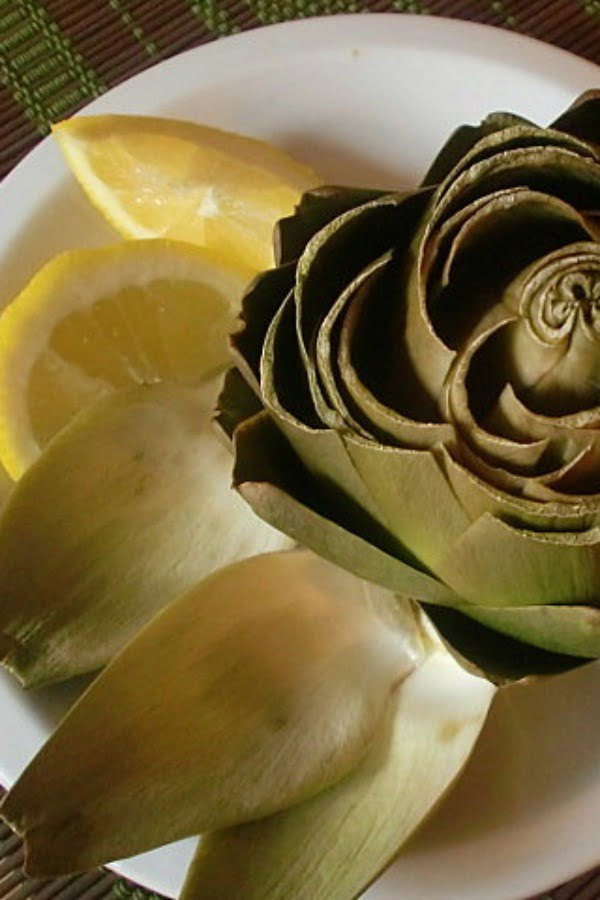 artichoke with lemon