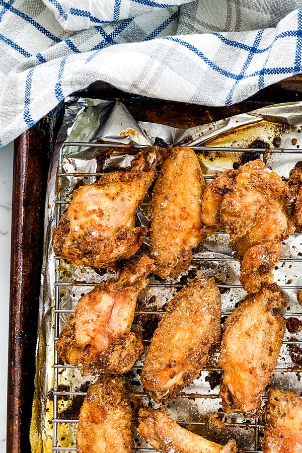 a pan of crispy chicken wings