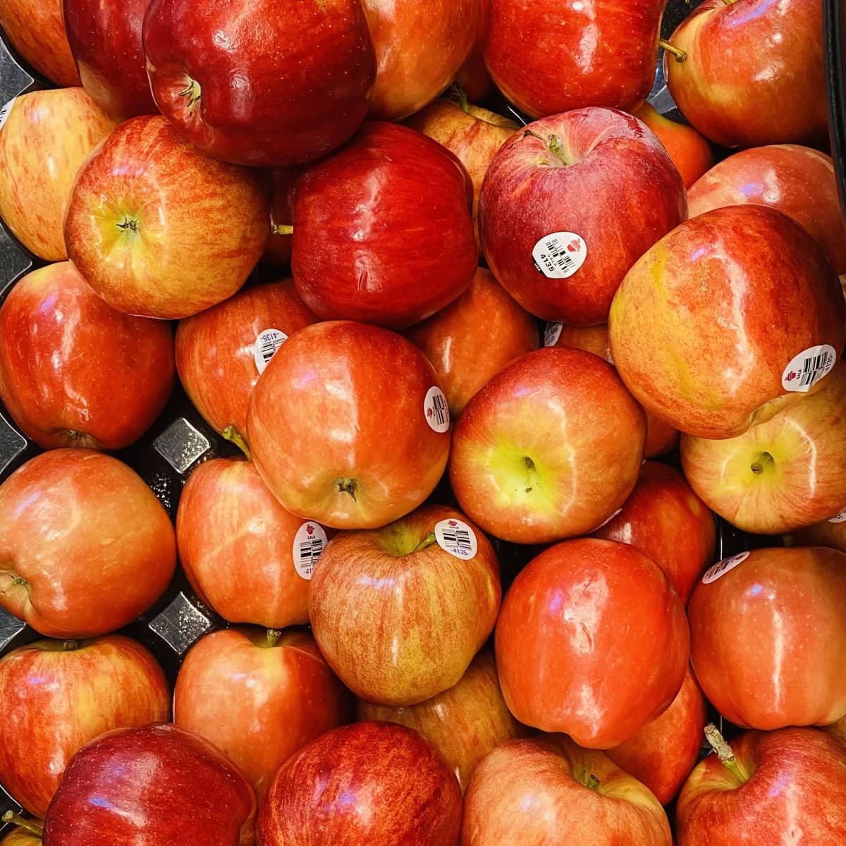 red apples