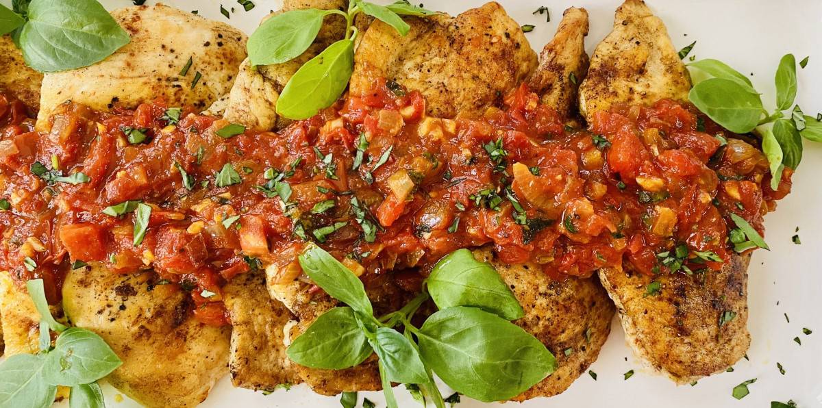 sauteed chicken with chunky tomato sauce