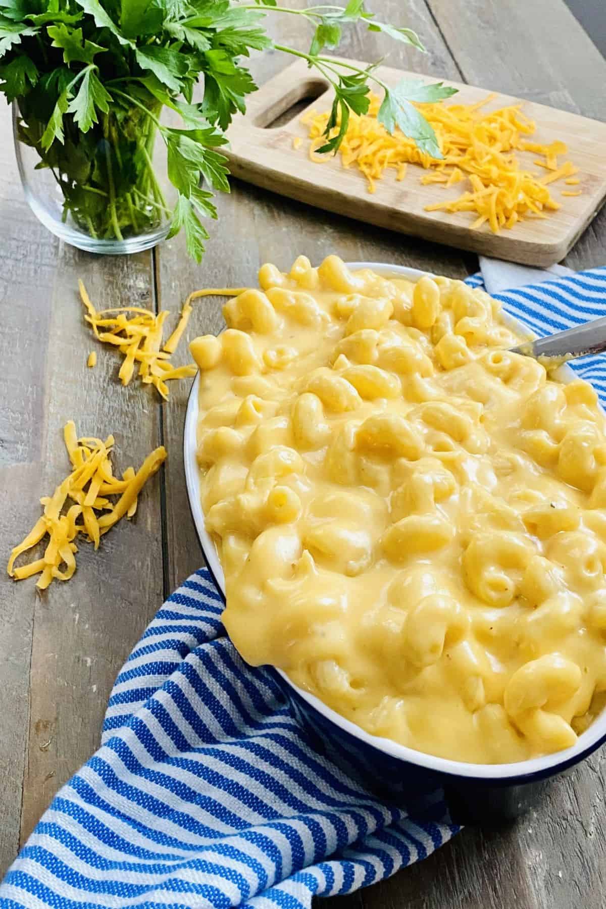 Super Easy and Cheesy Mac and Cheese