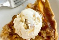 Crisp Bottom Peach Crumble Pie