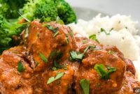 Velvety Butter Chicken with Fluffy Naan