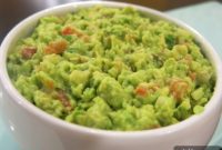 Cinco de Mayo Kutlamasına Yakışır Ev Yapımı Guacamole