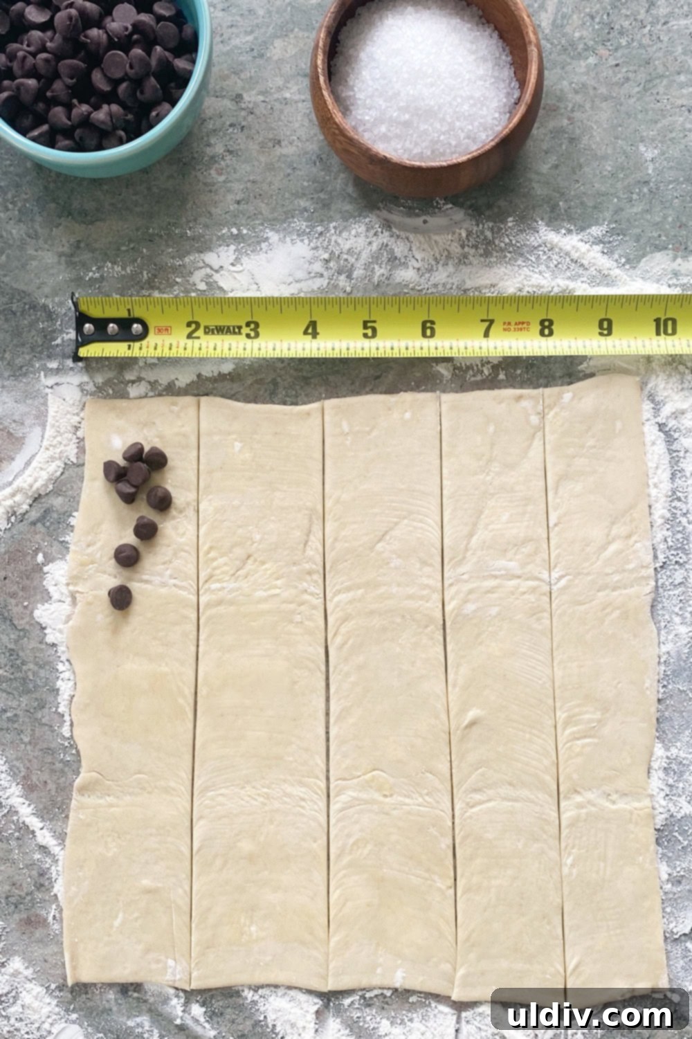 Golden Chocolate Pastry Puffs 3 cutting puff pastry for chocolate puff pastry rolls
