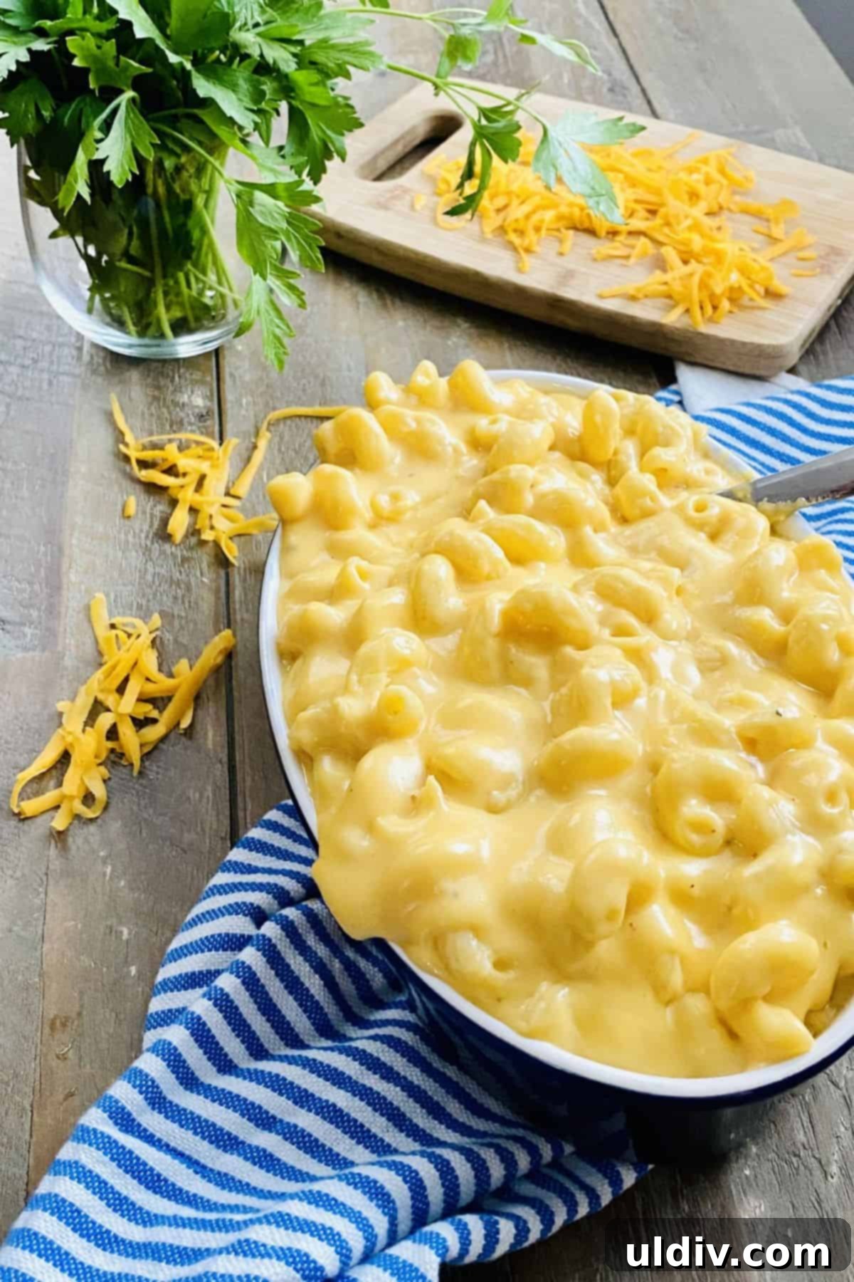 Foolproof Gooey Mac and Cheese 2 Overflowing dish of super cheesy and easy mac and cheese, ready to be served.