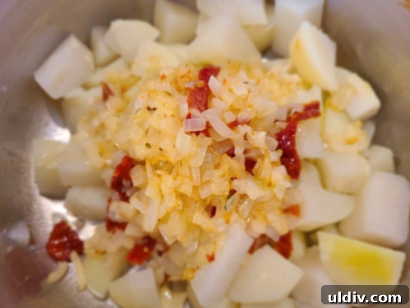 Çorbalarınızın Gizli Kahramanı: Lahana Turpu! 9 Cooked kohlrabi, potatoes, sautéed onions, and sun-dried tomatoes in a mixing bowl