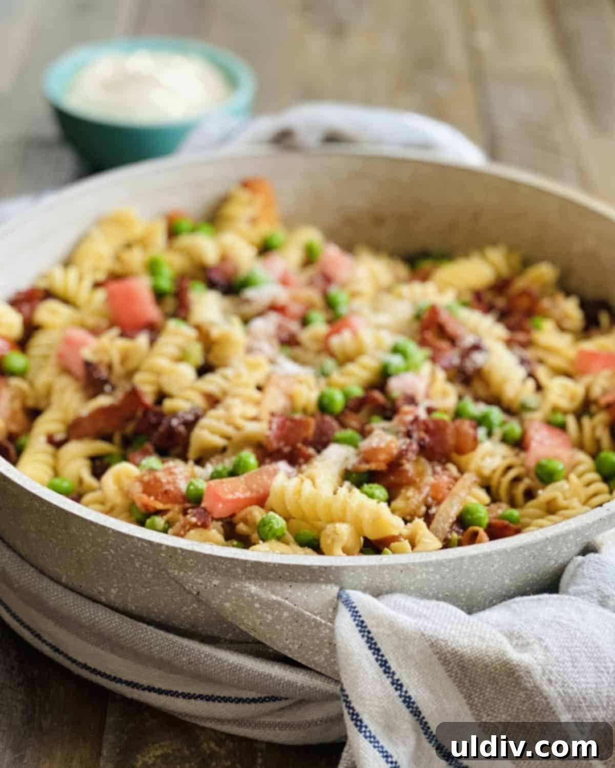 Smoky Bacon, Tomato and Pea Pasta 6 pasta with bacon, tomatoes and peas