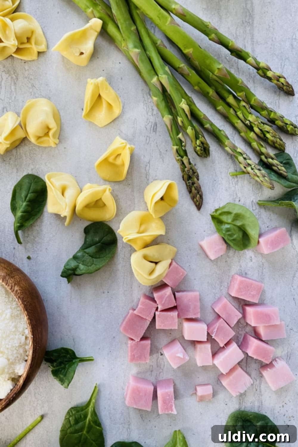 Savory Tortellini with Asparagus, Spinach, and Ham 3 Ingredients for tortellini pasta: diced ham, asparagus, baby spinach, tortellini pasta, Parmesan cheese.