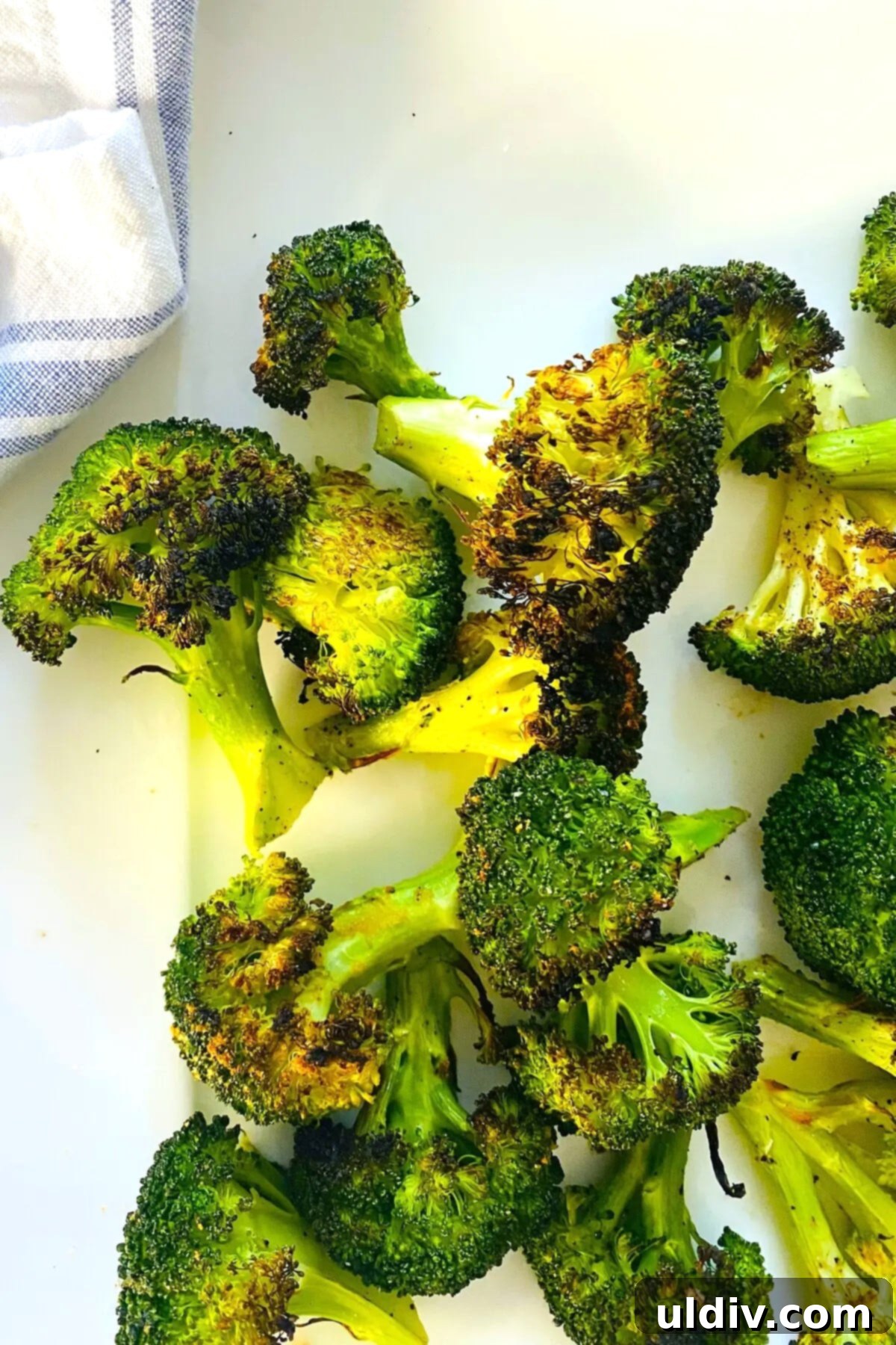 Golden Garlic Crispy Broccoli 2 pieces of broiled broccoli.