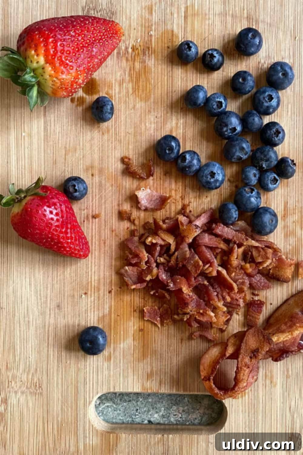Berry Bacon Glazed Grilled Pork Tenderloin 3 A vibrant display of fresh blueberries and strawberries alongside crispy bacon strips, ready to be transformed into a delectable sauce.