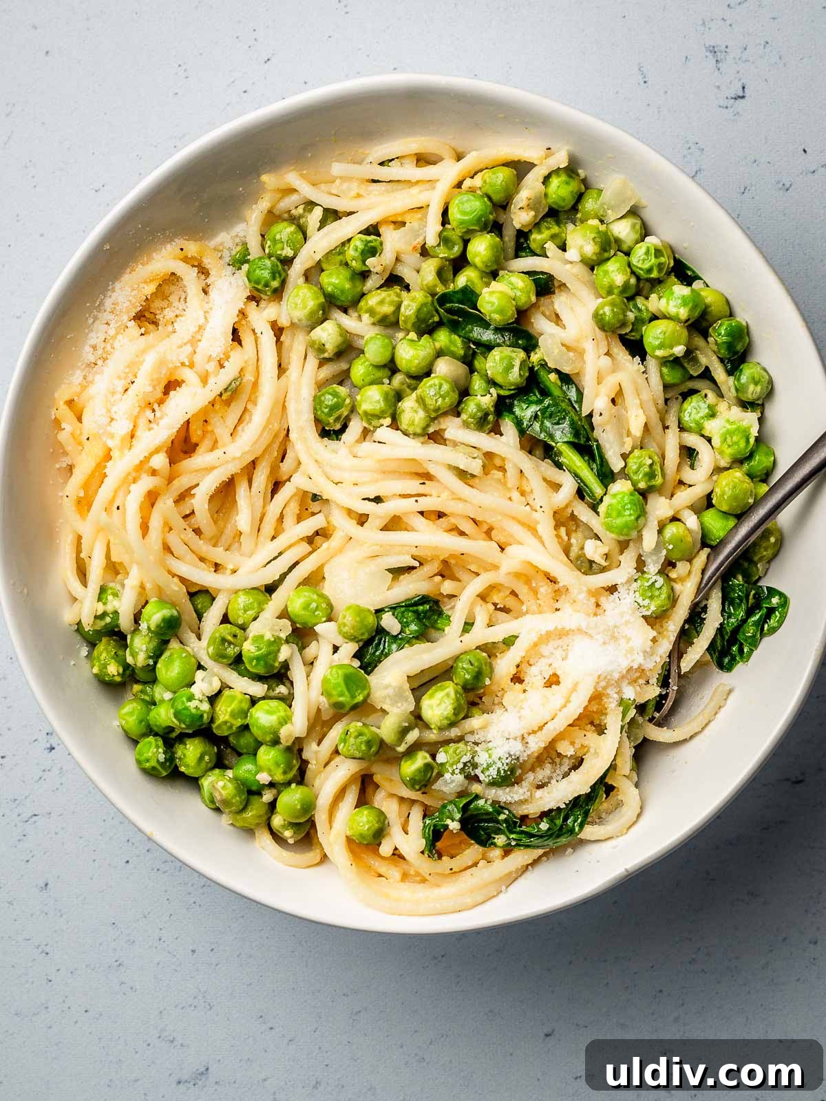 Creamy Parmesan Pasta with Sweet Peas: Quick Weeknight Recipe 2 Pasta with peas parmesan lemon and spinach in a bowl.